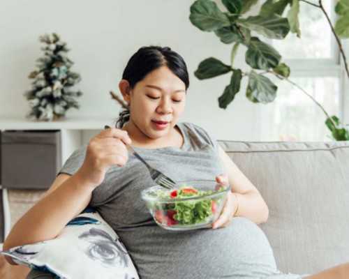 正常怀孕产检时间表_备孕期间吃什么,孕期增的重，生完宝宝后会带走多少？